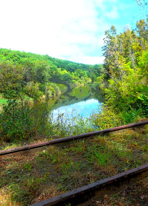 Scenic access to the Mascoma RIver behind the Miracle Mile